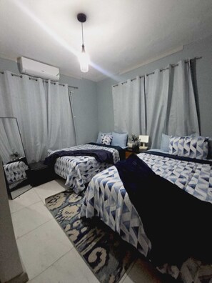 3 bedrooms, iron/ironing board, internet, bed sheets