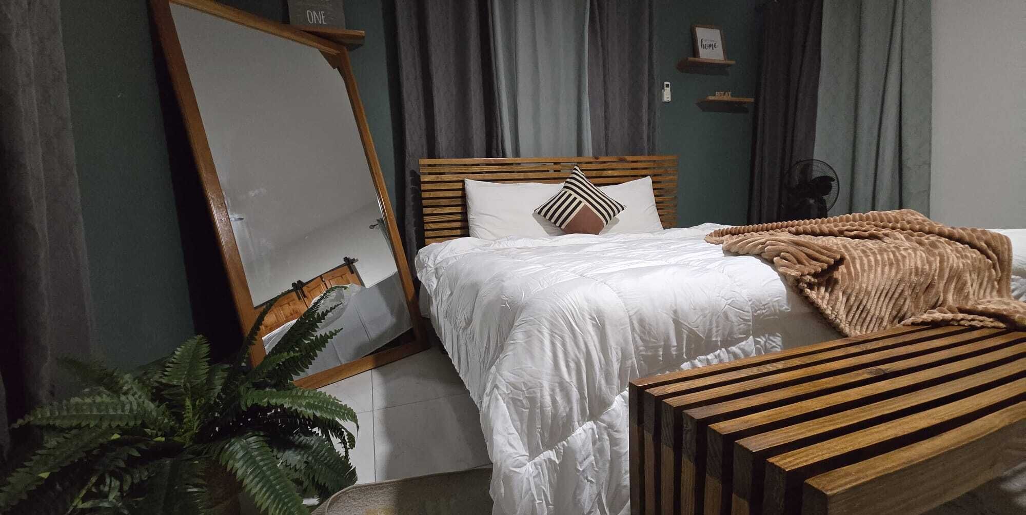 3 bedrooms, iron/ironing board, internet, bed sheets