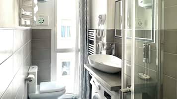 Doccia, asciugacapelli, bidet, asciugamani