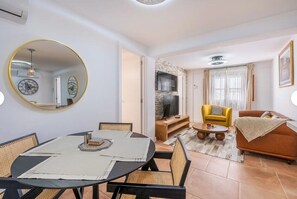 Interior - Al Andalus: Chic, Serene & Posh City Center Pad! (Granada)