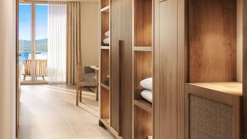 In-room safe, blackout curtains, free WiFi, bed sheets