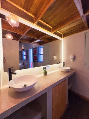 Superior Shared Dormitory, Mountain View