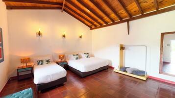 Habitación triple Deluxe, vista al jardín