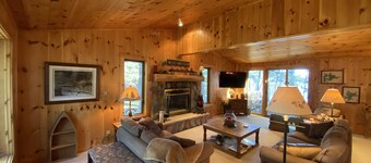 MINOCQUA CHAIN LAKEFRONT home. Located on snowmobile trail.  Dog friendly!