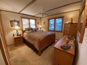 3 bedrooms, iron/ironing board, free WiFi, bed sheets