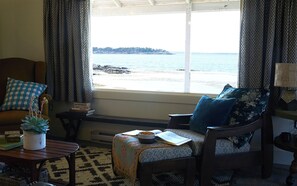 Interior - Cozy oceanfront 2-bedroom cottage with AC on Bailey Island (Harpswell)