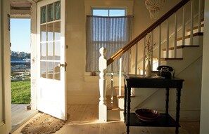 Interior - Cozy oceanfront 2-bedroom cottage with AC on Bailey Island (Harpswell)