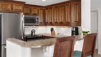 Refrigerador, microondas, parrilla de estufa y lavavajillas