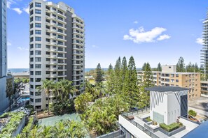 Exterior - Cozy 1 Bedroom + Study Unit in Broadbeach - Q Stay (Broadbeach)