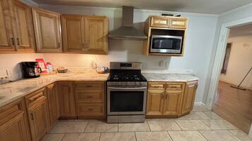 Micro-ondes, four, plaque de cuisson, lave-vaisselle