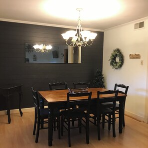 Dining - Bayou Home close to ULM. Sleeps 12. (Monroe)