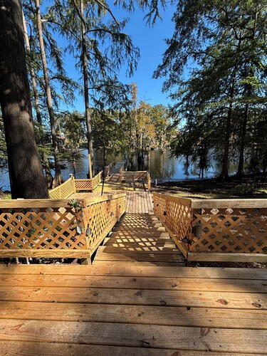 Bayou Home close to ULM.  Sleeps 12.