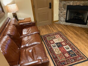 Interior - Cozy 1-King bedroom resort with AC, fitness room in charming Gatlinburg, TN. (Gatlinburg)