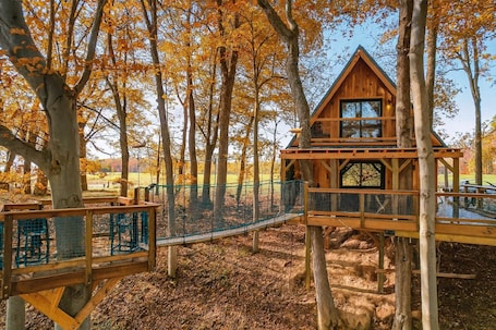 Terrace/patio. The Aspen Treehouse Hocking Hills