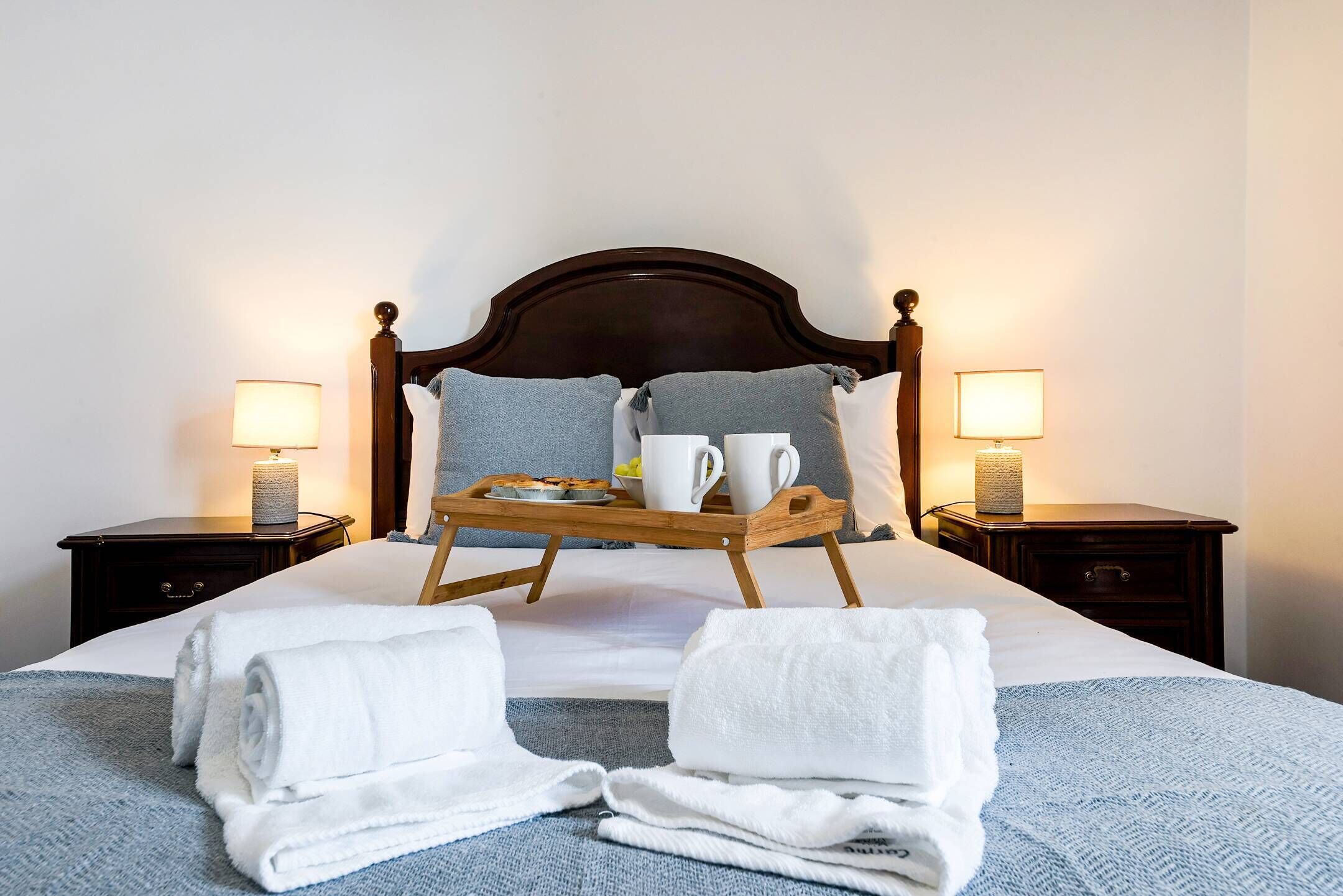 3 bedrooms, iron/ironing board, internet, bed sheets