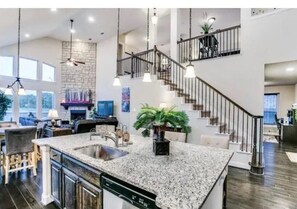 المنشأة من الداخل