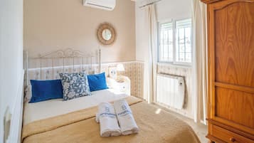 3 bedrooms, iron/ironing board, travel crib, WiFi