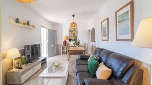 Televisión y chimenea