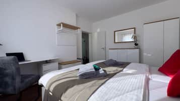 Schreibtisch, Bügeleisen/Bügelbrett, kostenloses WLAN, Bettwäsche