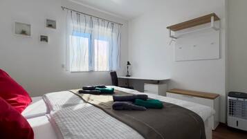 Schreibtisch, Bügeleisen/Bügelbrett, kostenloses WLAN, Bettwäsche