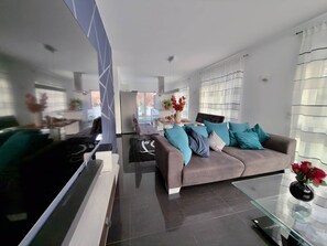 Smart TV, stereo - Vacation apartment "Thermenblick - Bad Aibling" | up to 6 pers. (Bad Aibling)