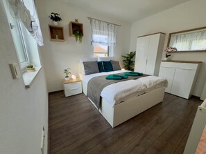 3 bedrooms, desk, soundproofing, iron/ironing board - Vacation apartment "Thermenblick - Bad Aibling" | up to 6 pers. (Bad Aibling)