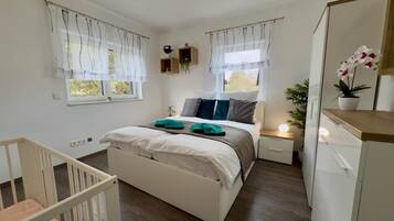 3 Schlafzimmer, Schreibtisch, schallisolierte Zimmer