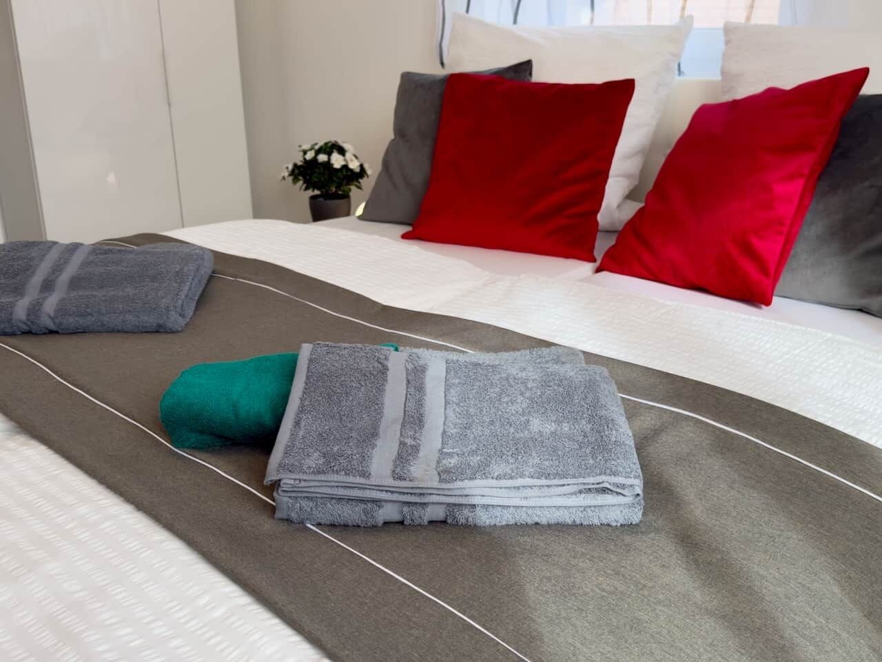 3 Schlafzimmer, Schreibtisch, schallisolierte Zimmer