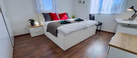 3 bedrooms, desk, soundproofing, iron/ironing board