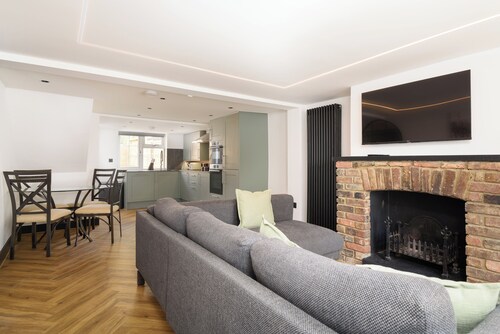 Beautiful Cottage with a modern twist!