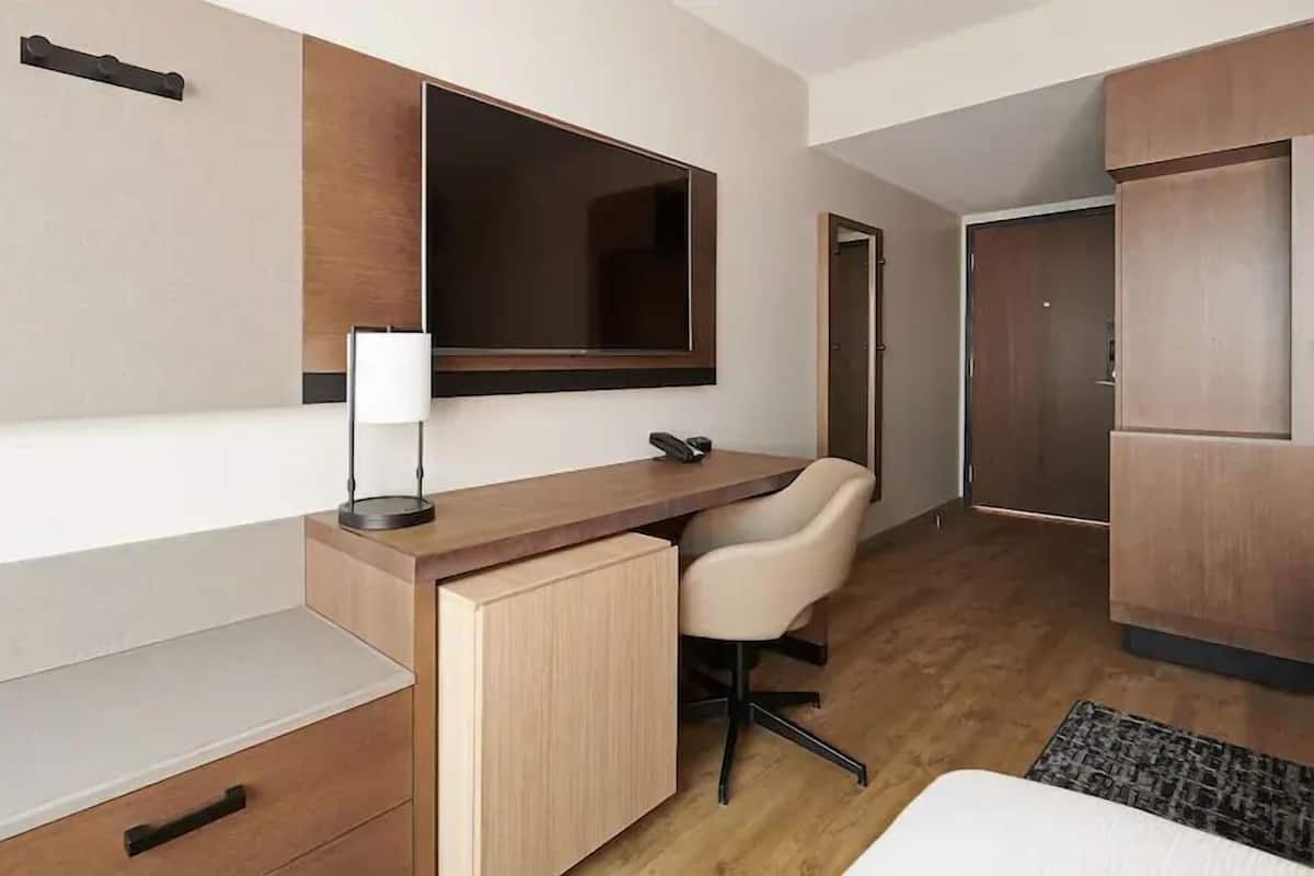 Cortinas blackout, tabla de planchar con plancha y wifi gratis