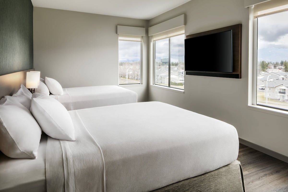 Desk, blackout drapes, iron/ironing board, free WiFi