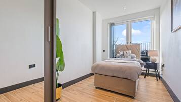 2 soverom, skrivebord, strykejern/-brett og wi-fi (inkludert)