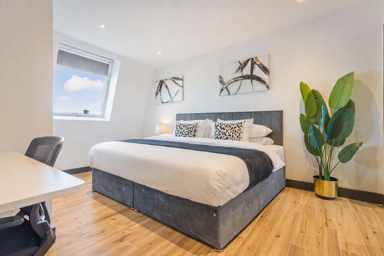 2 bedrooms, desk, iron/ironing board, free WiFi