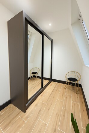 Interior - Spacious 3BR Apartment | Balcony | N Finchley (London)