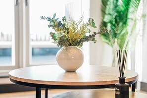 Dining - Spacious 3BR Apartment | Balcony | N Finchley (London)