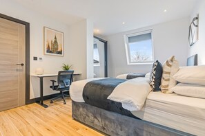 2 Schlafzimmer, Schreibtisch, Bügeleisen/Bügelbrett, kostenloses WLAN