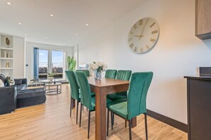 Dining - Spacious 3BR Penthouse| Balcony | N Finchley (London)