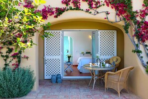 Outdoor dining - Vila Joya (Albufeira)