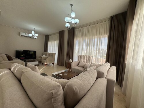 Welcoming 3-bedroom apartment with AC in Giza Governorate