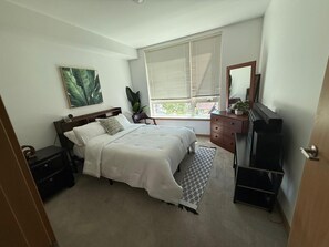 1 slaapkamer, een strijkplank/strijkijzer, wifi, beddengoed