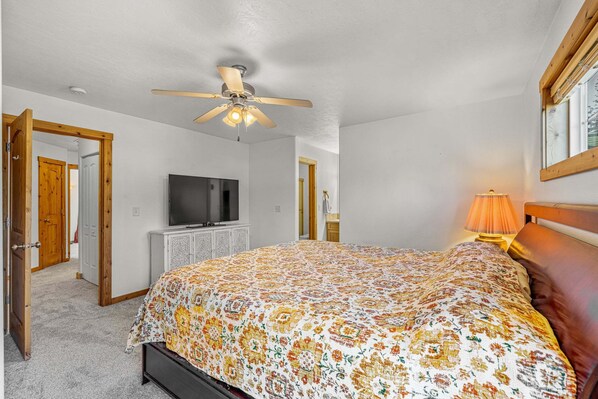 3 bedrooms, desk, free WiFi, bed sheets
