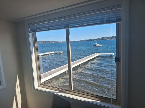 Secluded Lake Hideaway