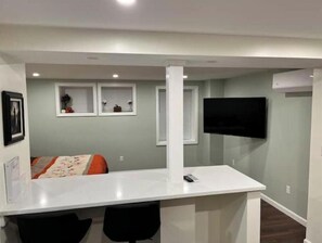 1 bedroom, bed sheets - New Bed & Bath with Water Views, outside Downtown (Salem)