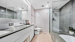 Shower, hair dryer, towels - Elysian Penthouse, Elizabeth Bay I90 (Elizabeth Bay)