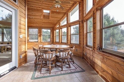 Marvelous 4-bedroom house with 5 Acres of Land 5 Minutes from Downtown Dells