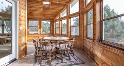 Marvelous 4-bedroom house with 5 Acres of Land 5 Minutes from Downtown Dells