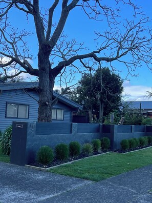 المنطقة المحيطة بالمنشأة