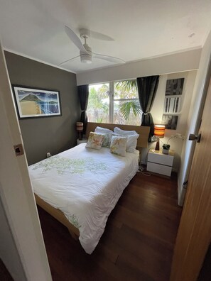 مكواة/لوح كي وواي فاي وملاءات أسرّة