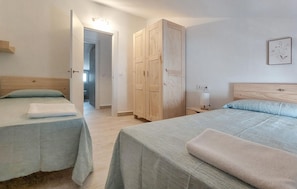 4 bedrooms, travel crib, free WiFi - Pet friendly home in Algodonales (Algodonales)